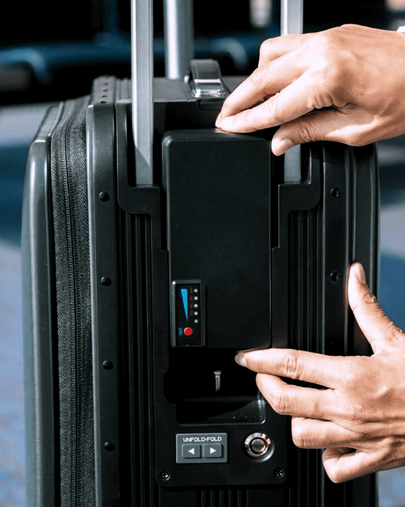Airwheel_luggage_suitcase_scooter_smart_riding_electric_battery_SE3S_Llight_pink_Valise_electrique_roulante_intelligente_battery_lock