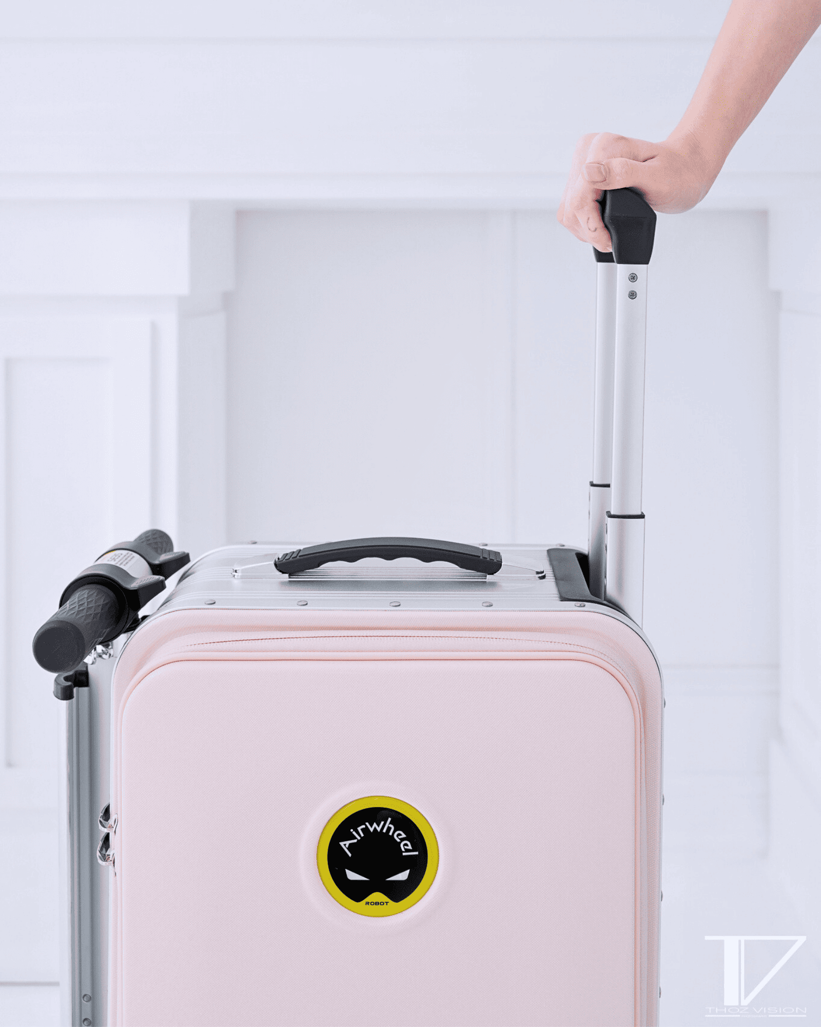 Airwheel_luggage_suitcase_scooter_smart_riding_electric_battery_SE3S_Llight_pink_Intelligent_rolling_electric_case_hand