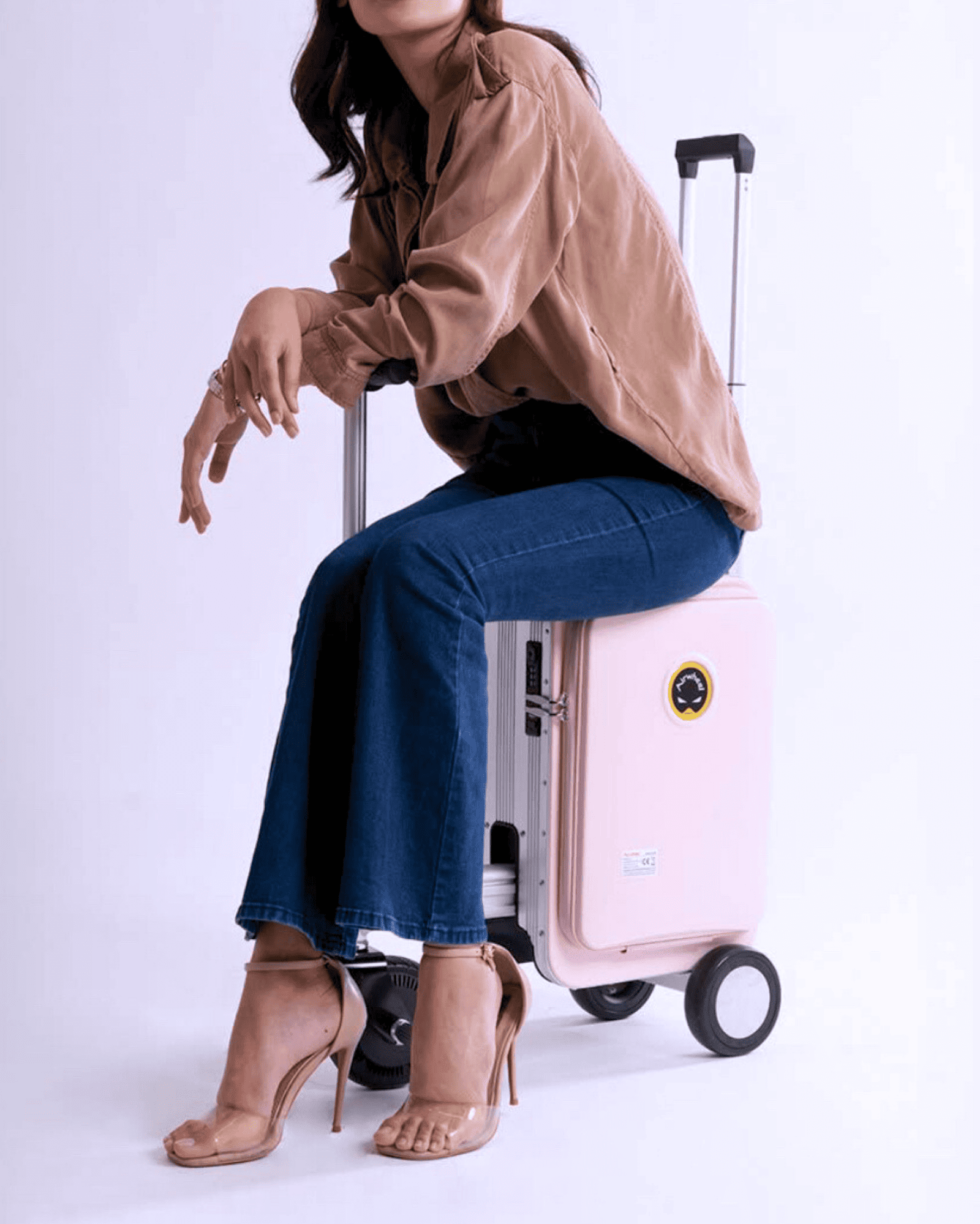 Airwheel_luggage_suitcase_scooter_smart_riding_electric_battery_SE3S_Llight_pink_Valise_electrique_roulante_intelligente_women