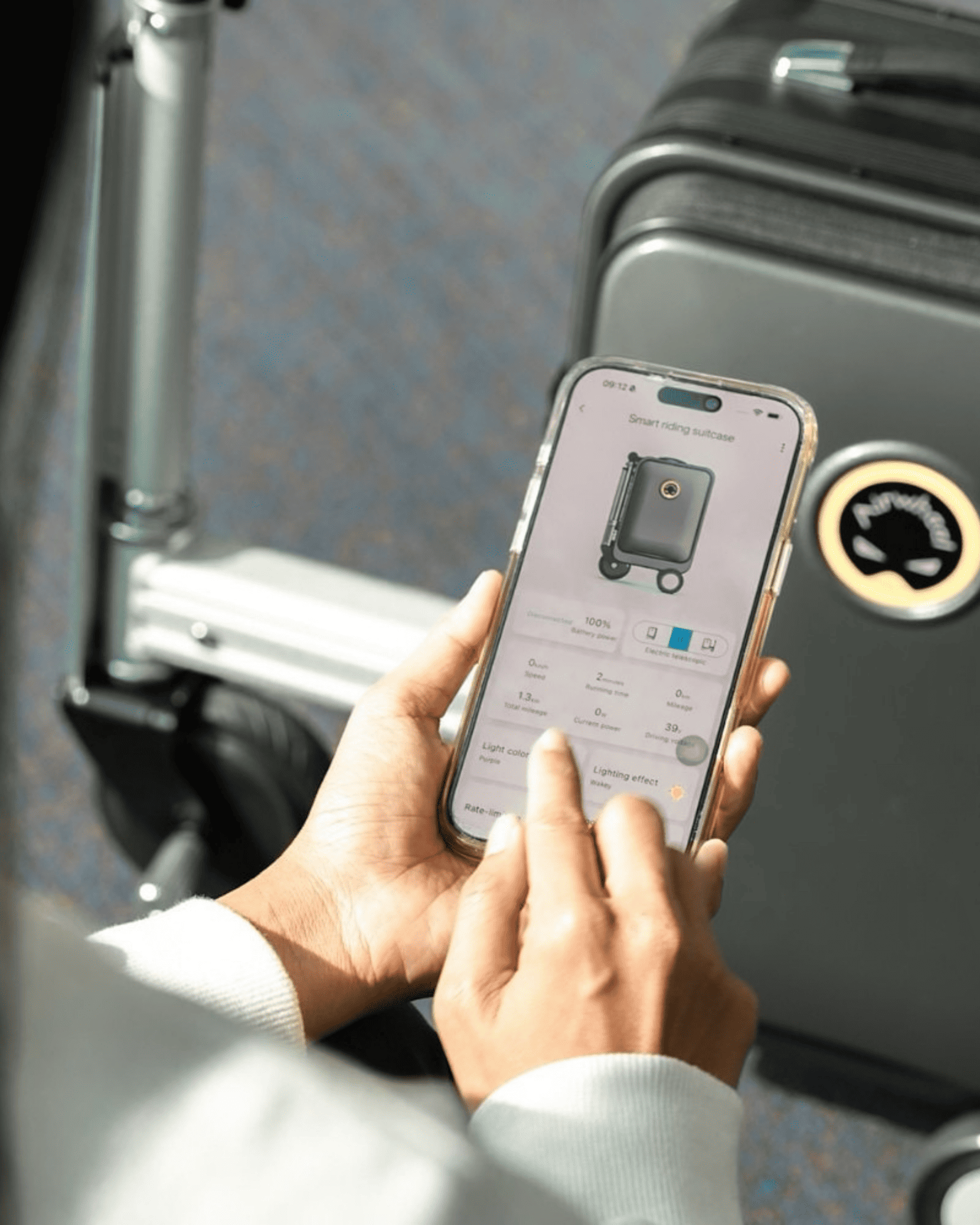 Airwheel_luggage_suitcase_scooter_smart_riding_electric_battery_SE3S_Llight_pink_Valise_electrique_roulante_intelligente_application_smartphone